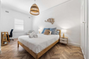 Beach Access Retreat in North Bondi, Sydney